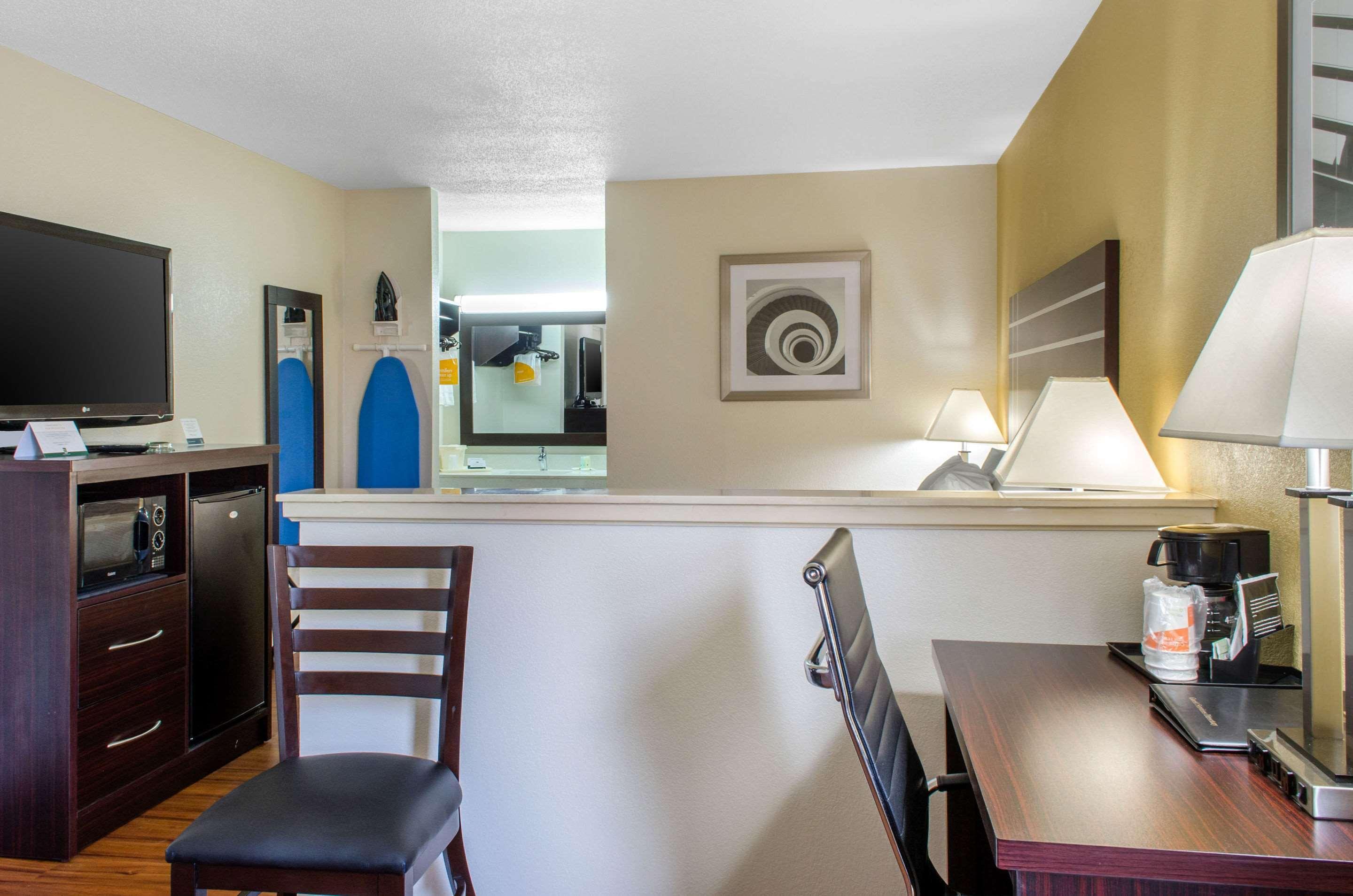 Quality Inn McComb Eksteriør bilde