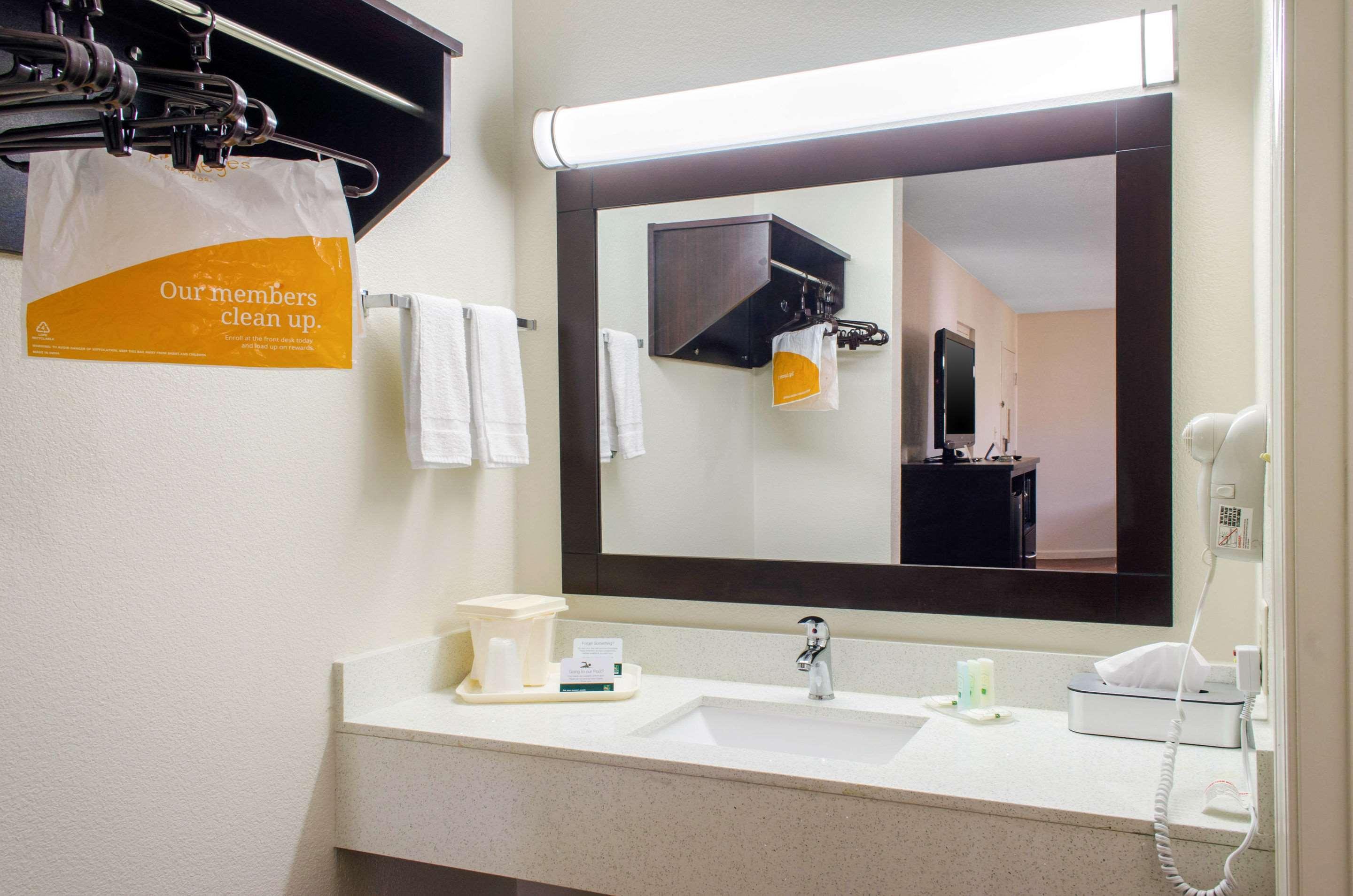 Quality Inn McComb Eksteriør bilde