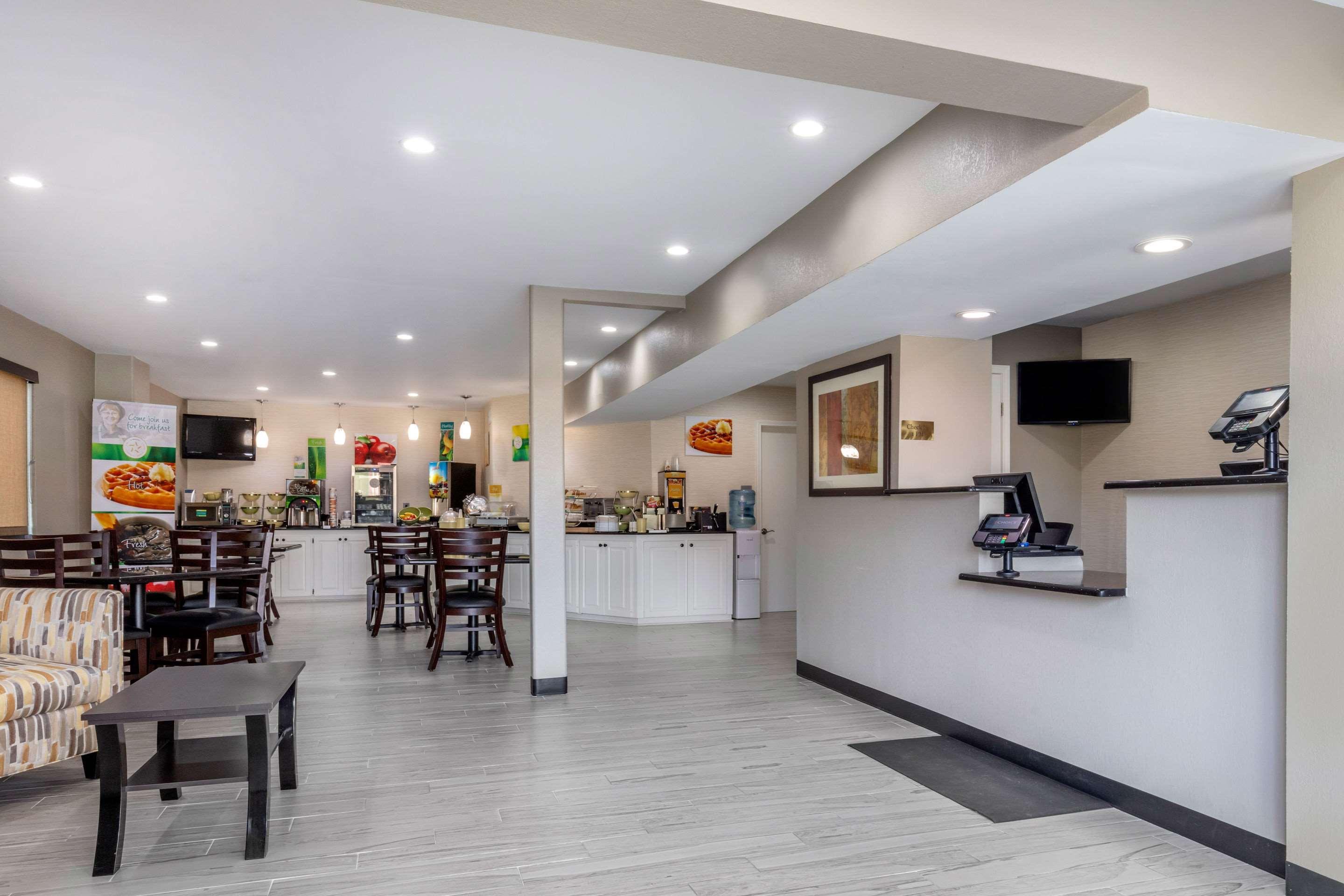 Quality Inn McComb Eksteriør bilde