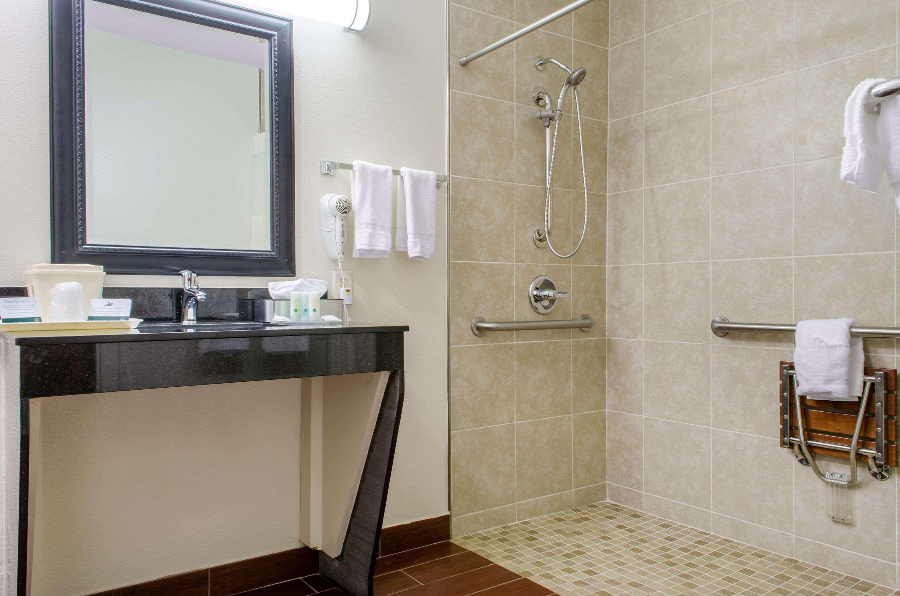 Quality Inn McComb Eksteriør bilde