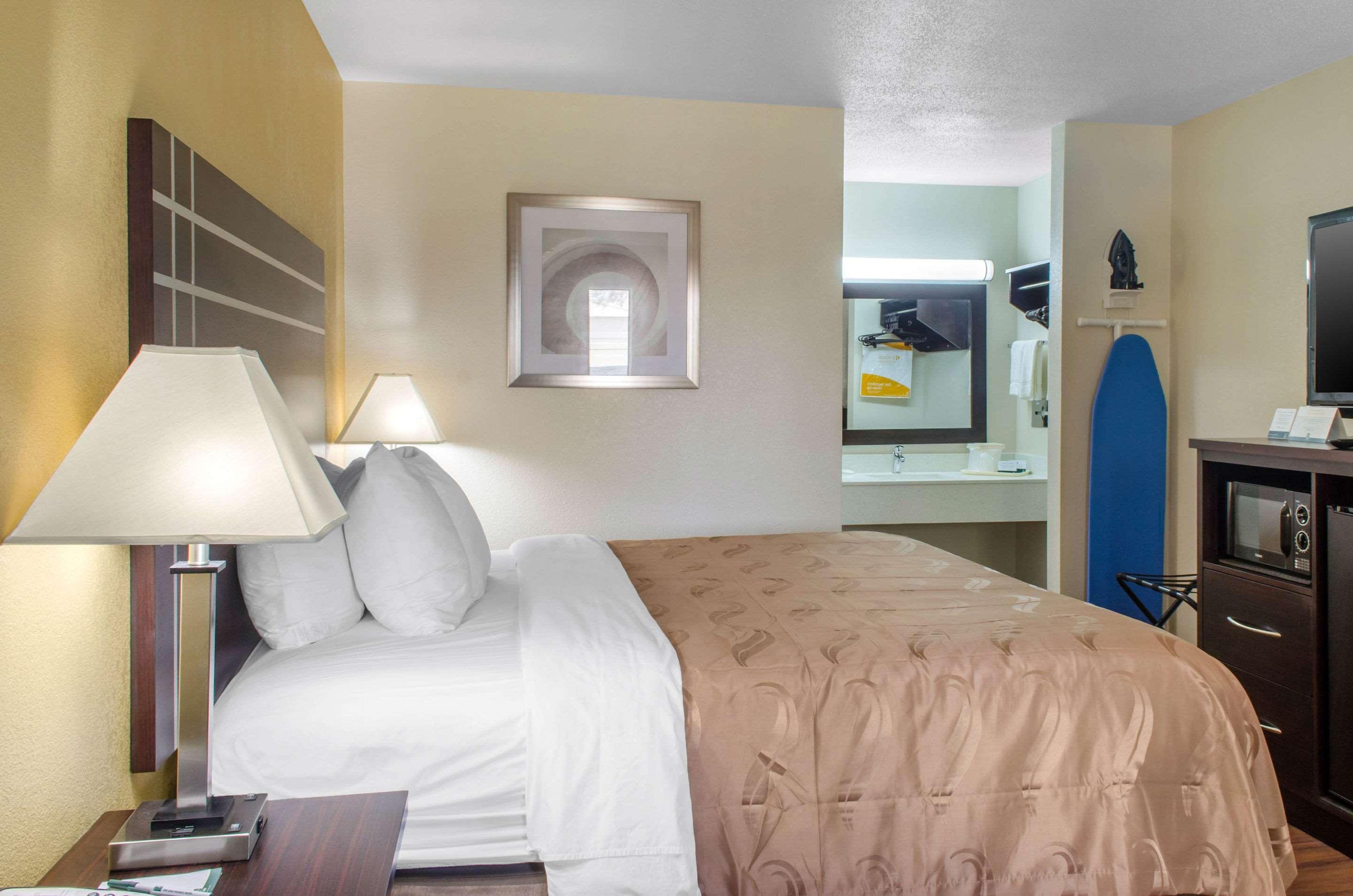 Quality Inn McComb Eksteriør bilde