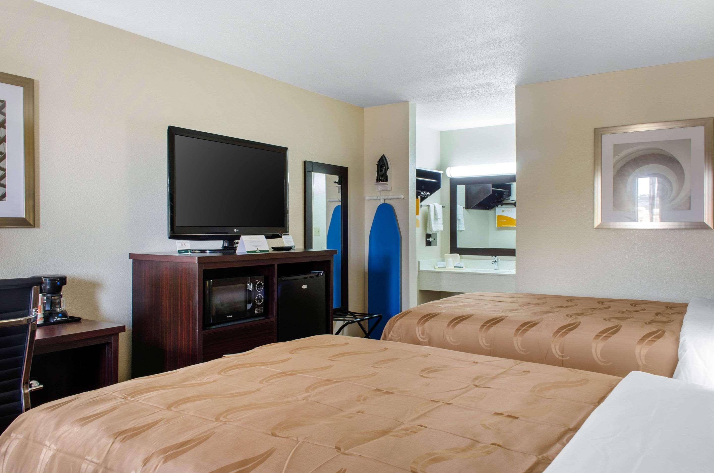 Quality Inn McComb Eksteriør bilde