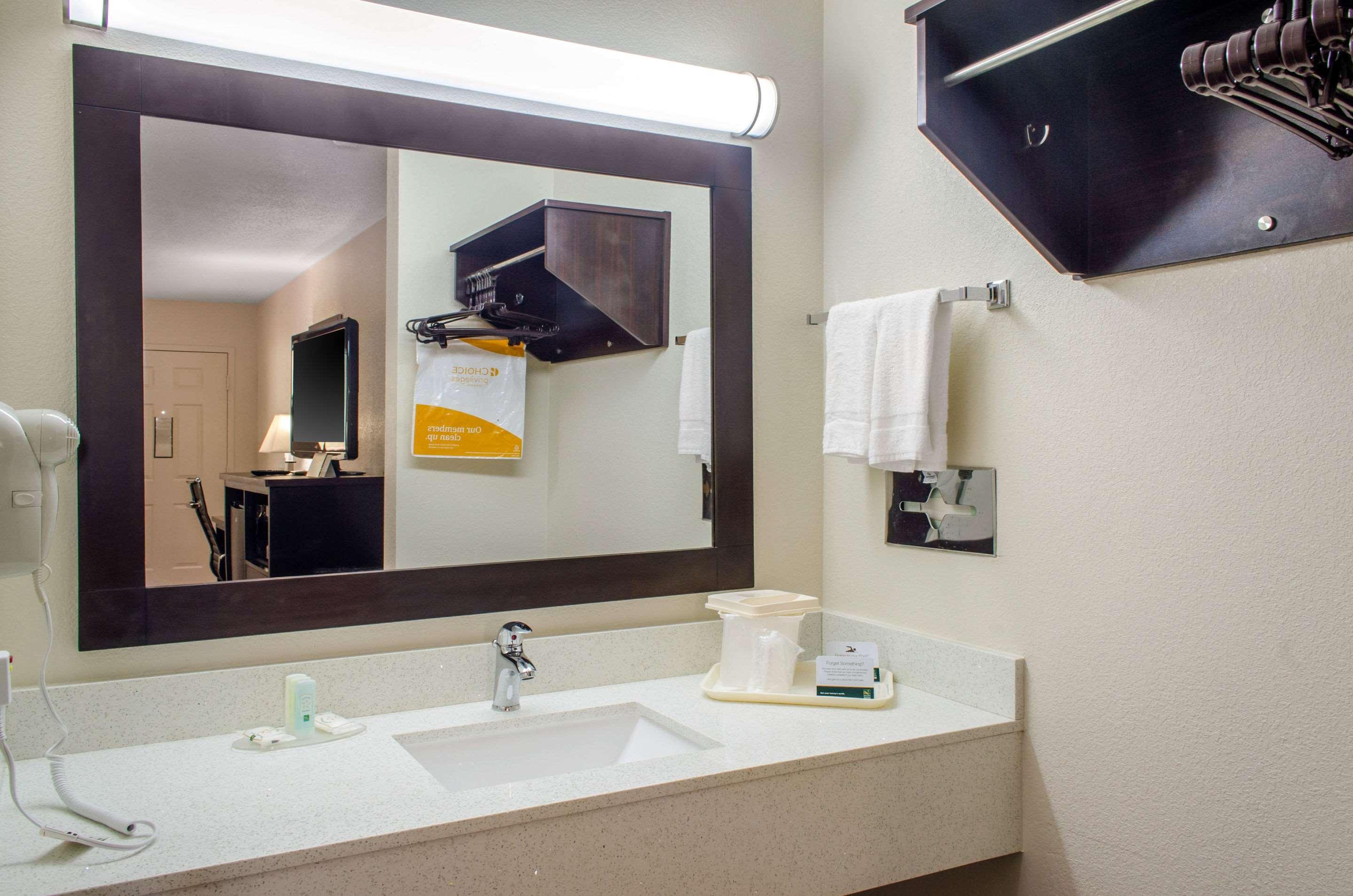 Quality Inn McComb Eksteriør bilde