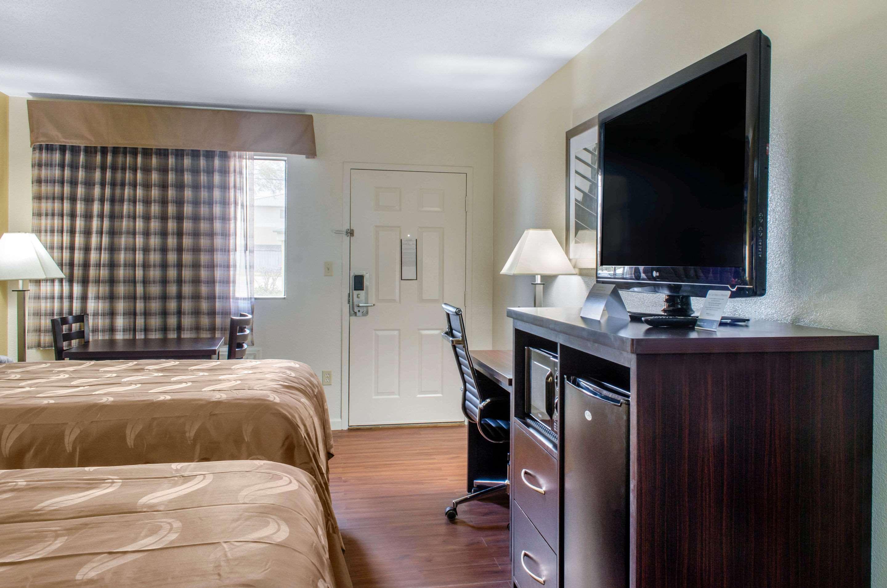 Quality Inn McComb Eksteriør bilde