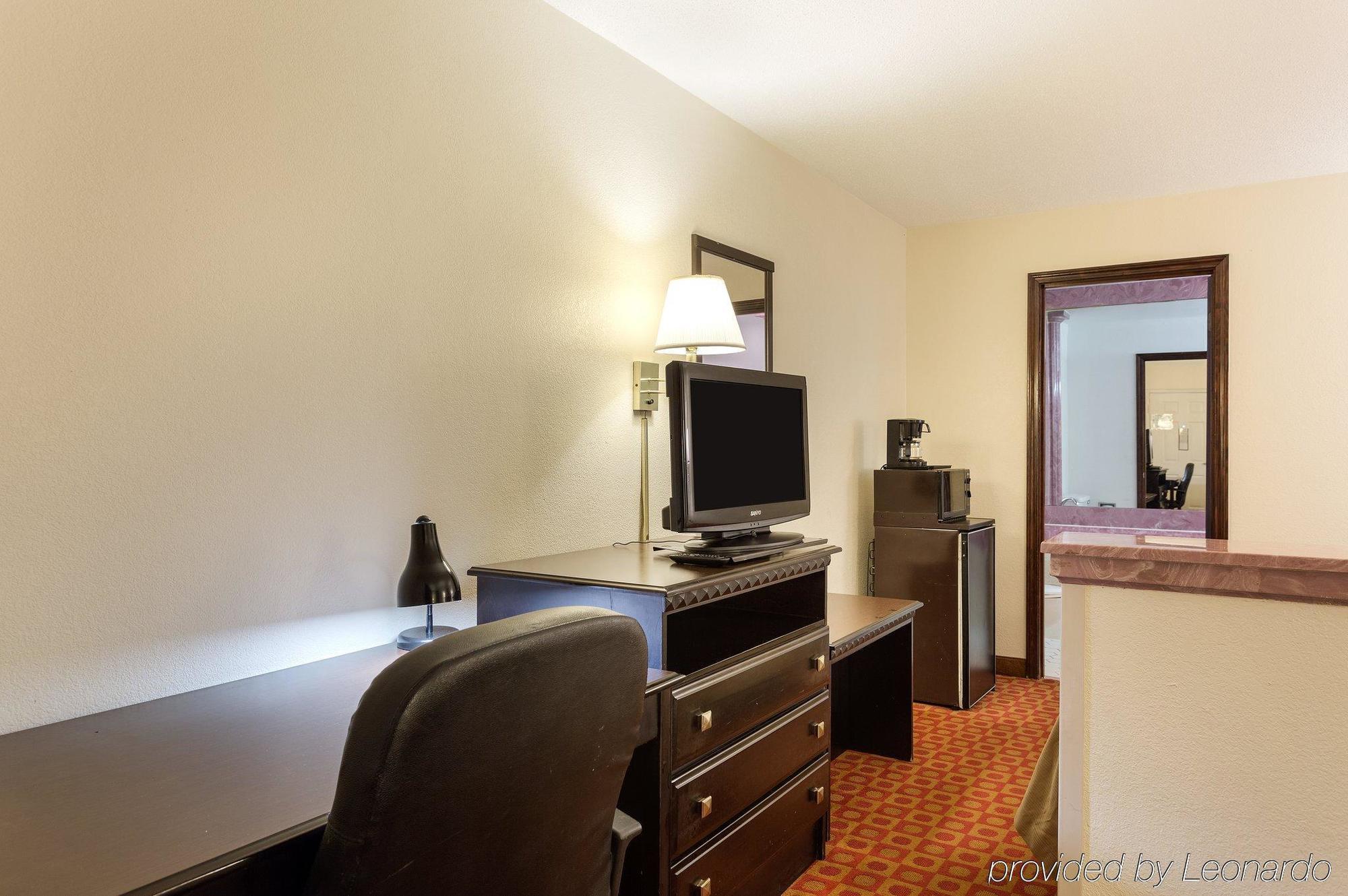 Quality Inn McComb Eksteriør bilde