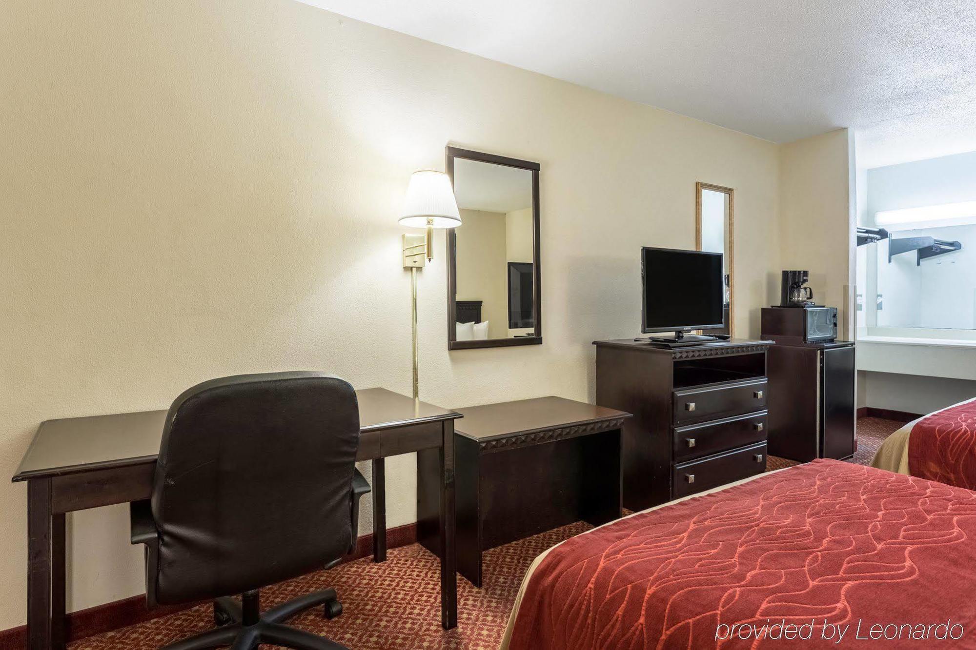 Quality Inn McComb Eksteriør bilde
